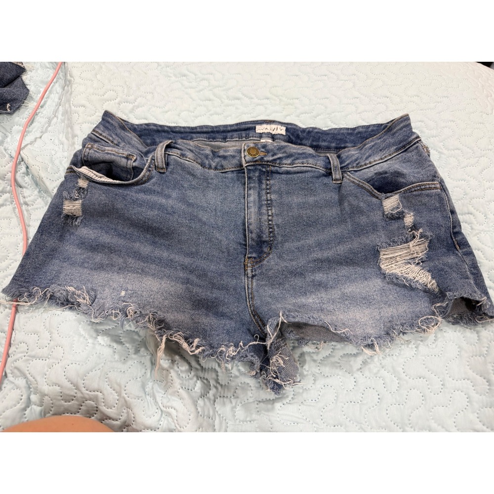 Edgy Distressed Denim Shorts Blue 18W Frayed Hem Ava & Viv
